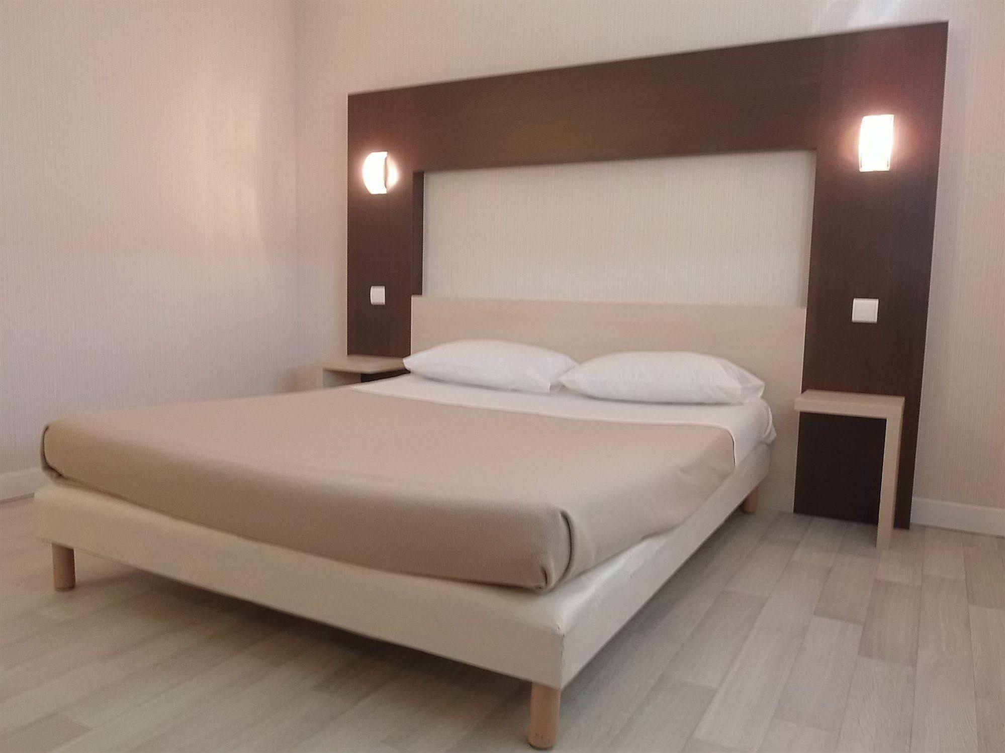 Hotel Azur Saint Junien Cit'Hotel Dış mekan fotoğraf